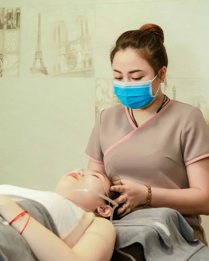 Quầy lễ tân